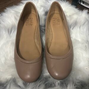 Naturalizer flats